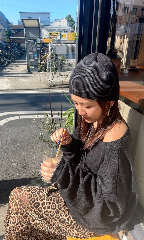 オフショルルーズニット